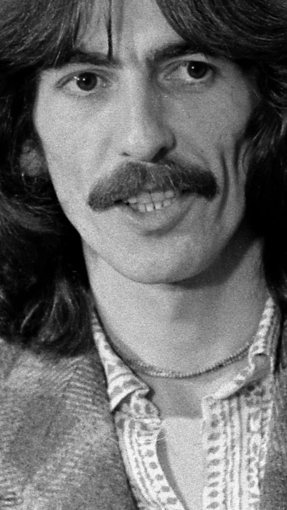 Quel album des Beatles est célèbre pour avoir la première chanson rock à intégrer un sitar, joué par George Harrison ?
